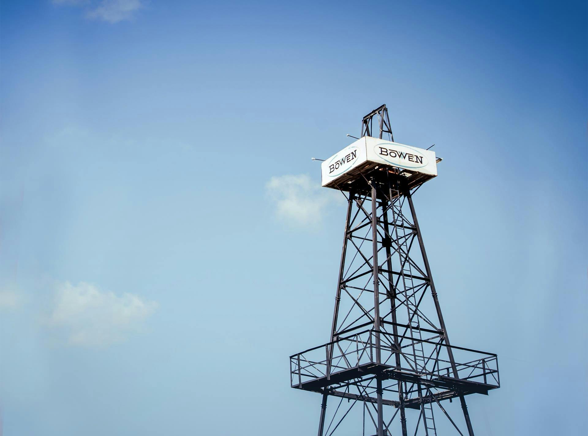 Bowen rig against a blue sky