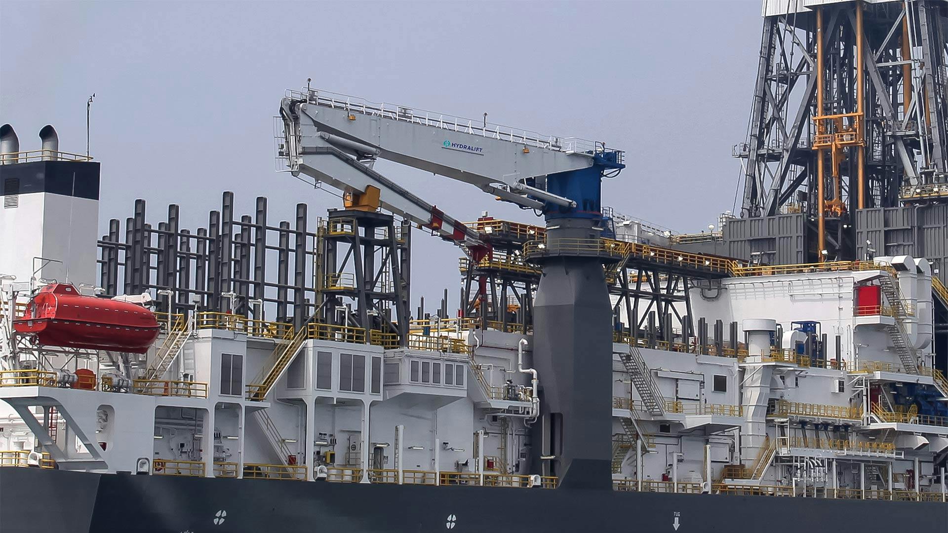 Hydralift Knuckleboom crane on an offshore drilling rig