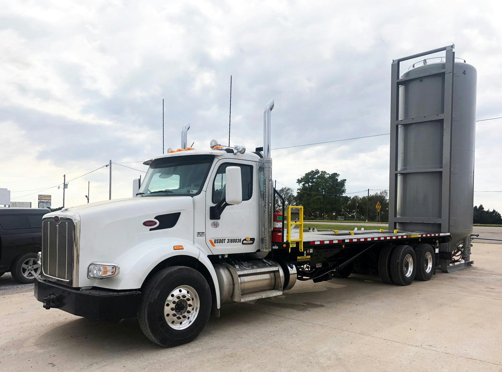 Silo Setter Truck with silo